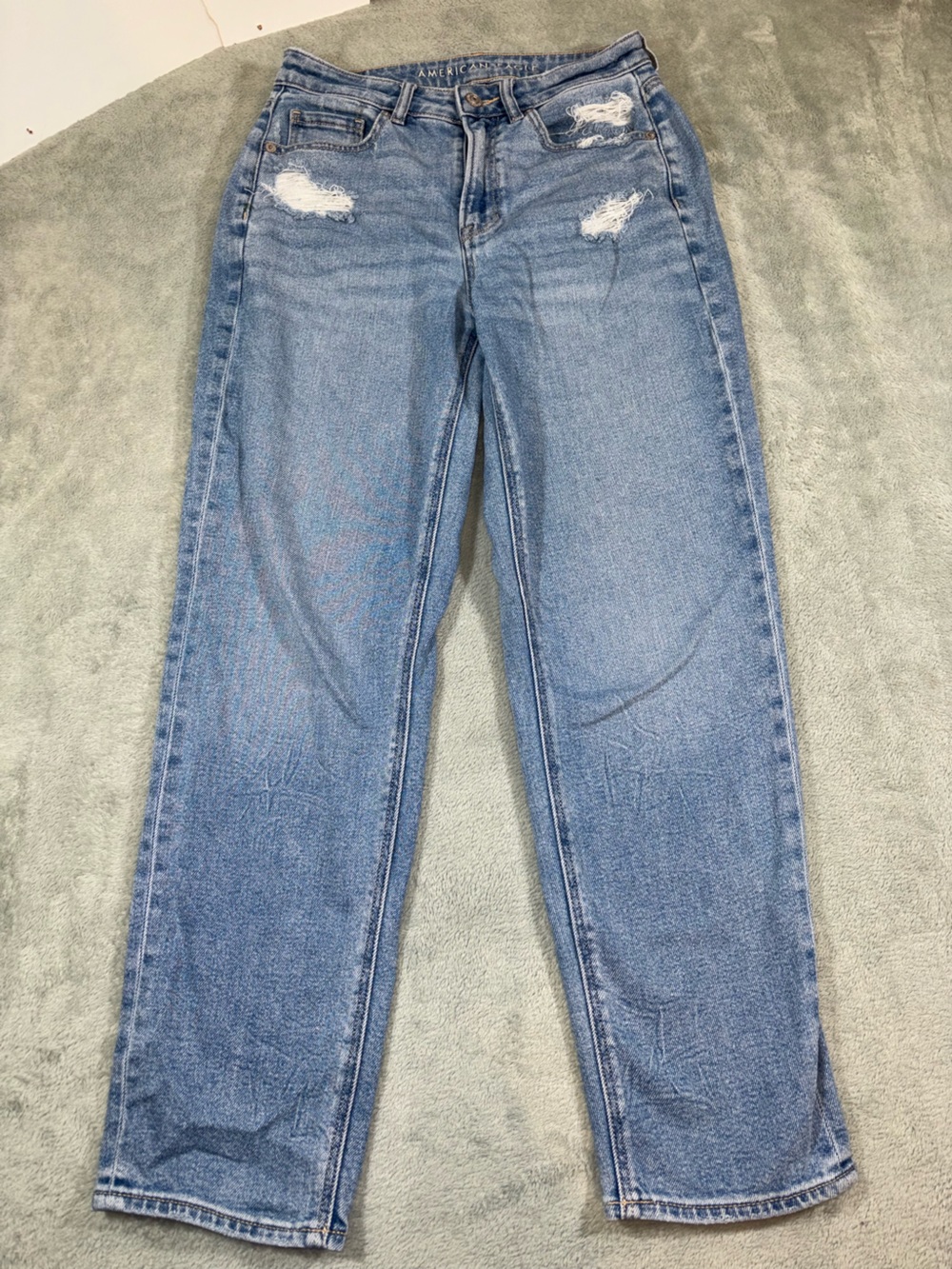 American Eagle Distressed Straight Mom Jeans Light Wash Ripped Size 4 Regular